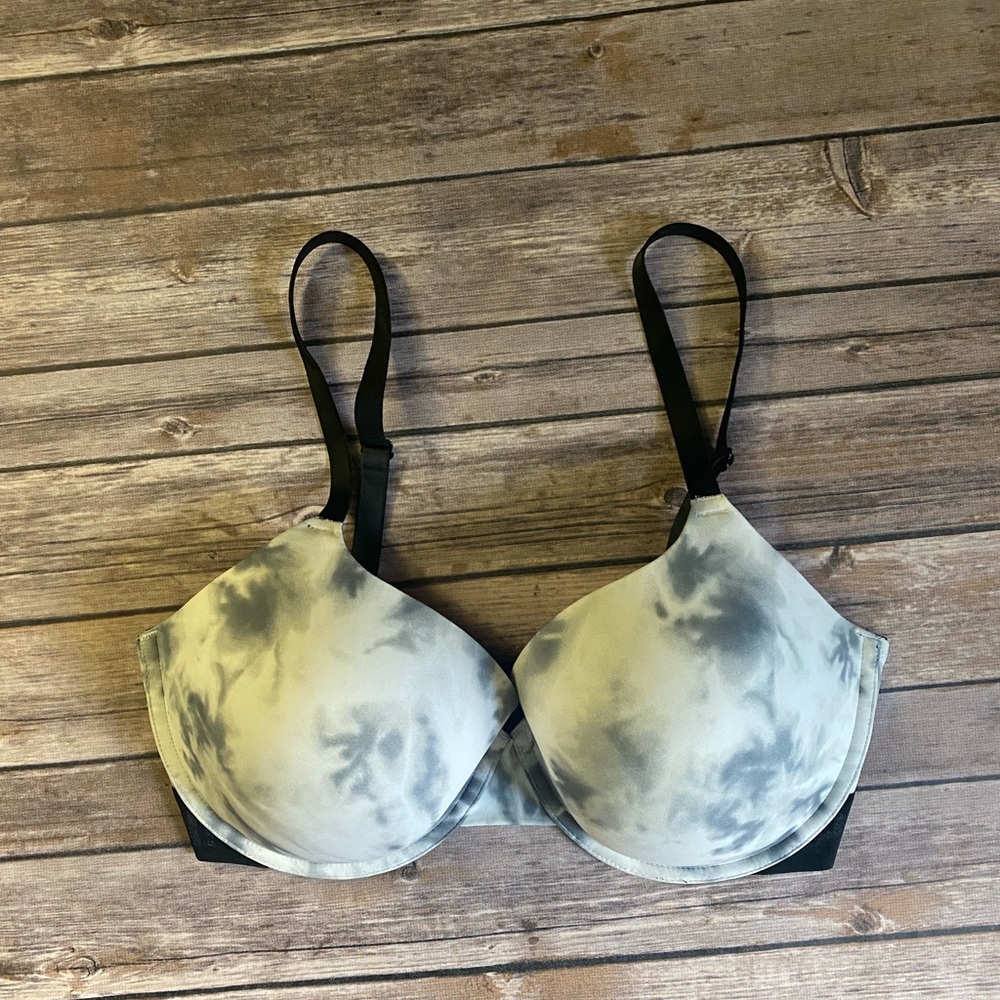 Victoria's Secret Wear Everywhere Lightly Lined T-Shirt Bra
